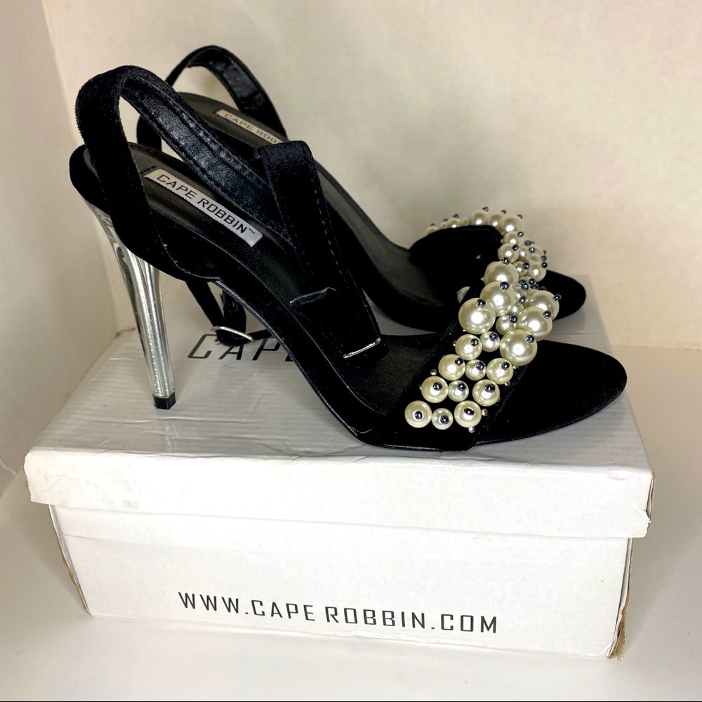 Pearl Velvet Wrap Around, Cape Robbin Heel, Size 8